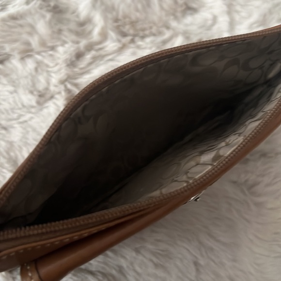 Coach wristlet - Picture 6 of 9